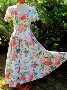 FLORAL DRESS, ROMANTIC TEA LENGTH VINTAGE COTTON w SCALLOPED NECKLINE, EXPO Sz 8